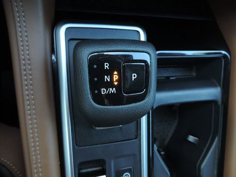 Used 2024 Nissan Pathfinder Platinum FWD image 26