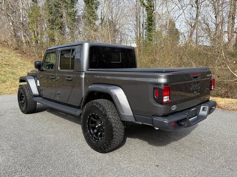 Used 2025 Jeep Gladiator Sport image 10