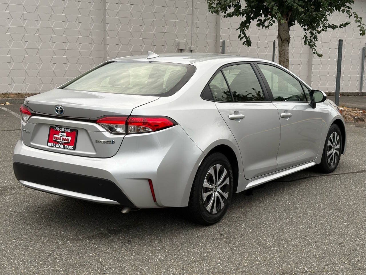 Used 2022 Toyota Corolla LE w/ Premium Interior Package FWD image 25