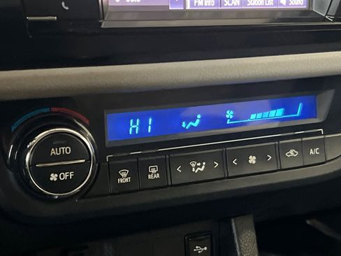 Used 2015 Toyota Corolla LE image 20