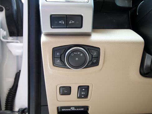 Used 2018 Ford F250 Lariat w/ Lariat Ultimate Package AWD/4WD image 25