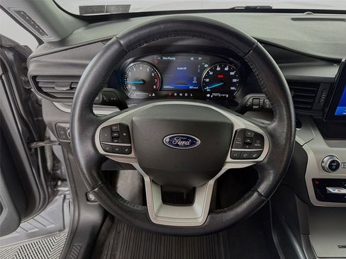 Used 2022 Ford Explorer XLT AWD/4WD image 12