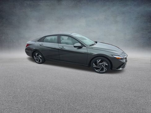 New 2025 Hyundai Elantra Limited image 25