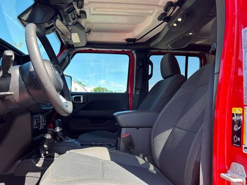 Used 2025 Jeep Wrangler Unlimited Sahara AWD/4WD image 22