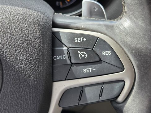 Used 2014 Jeep Grand Cherokee Overland image 27