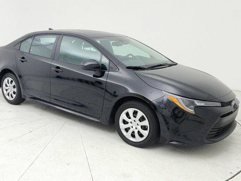 Used 2025 Toyota Corolla LE FWD image 1