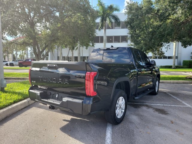 Used 2022 Toyota Tundra SR5 w/ SR5 Convenience Package AWD/4WD image 7