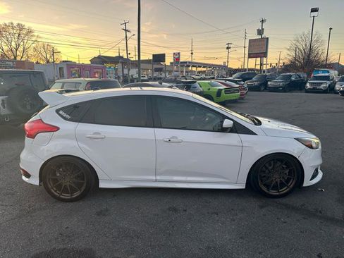 Used 2018 Ford Focus ST image 4