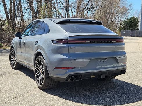 Certified 2025 Porsche Cayenne Coupe AWD/4WD image 3