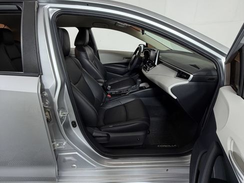 Used 2020 Toyota Corolla LE FWD image 5