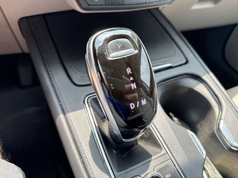 Used 2021 Cadillac XT4 Luxury w/ Cold Weather Package FWD image 17