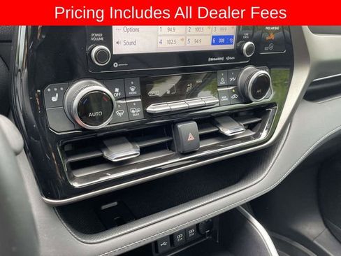 Used 2021 Toyota Highlander XLE FWD image 31