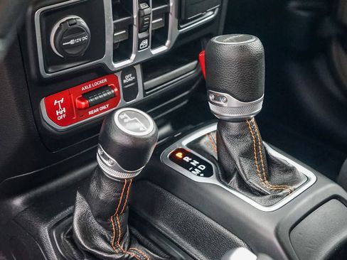 Used 2020 Jeep Gladiator Mojave image 16