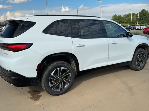 New 2026 Buick Enclave Sport Touring w/ LPO, Illumination Package image 9