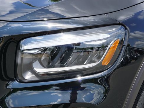 Used 2025 Mercedes-Benz GLB 250 image 10
