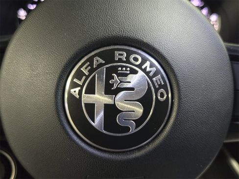 Used 2023 Alfa Romeo Stelvio Veloce image 27