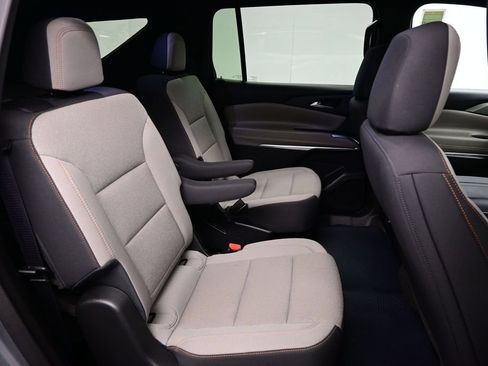 Used 2025 Chevrolet Traverse LT AWD/4WD image 24