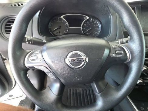 Used 2019 Nissan Pathfinder S FWD image 18
