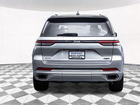 Used 2023 Jeep Grand Cherokee Summit w/ Luxury Tech Group V image 10