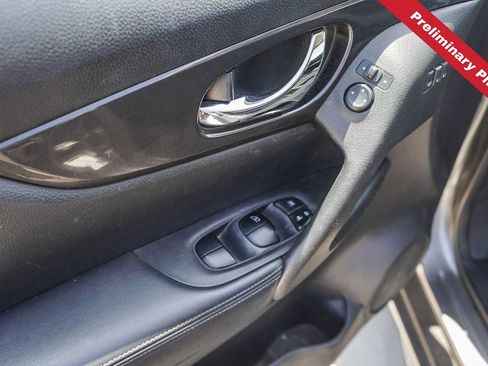 Used 2018 Nissan Rogue SV w/ Premium Package AWD/4WD image 16