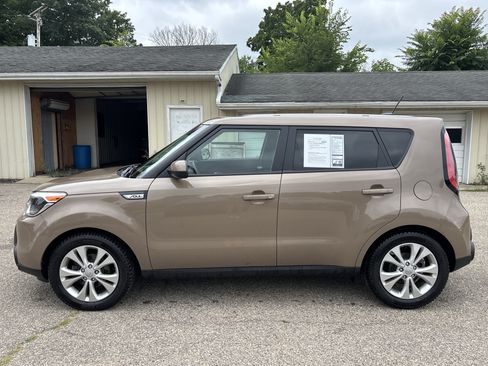 Used 2015 Kia Soul + FWD image 8