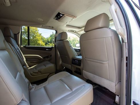 Used 2020 GMC Yukon XL SLT w/ Graphite Performance Edition image 24