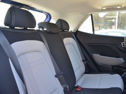 Used 2024 Hyundai Venue SEL image 19