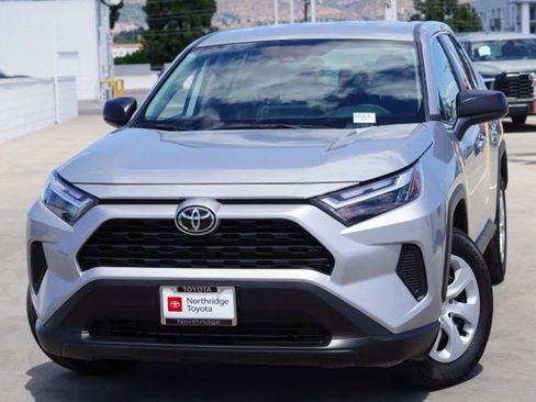Used 2025 Toyota RAV4 LE AWD/4WD image 5