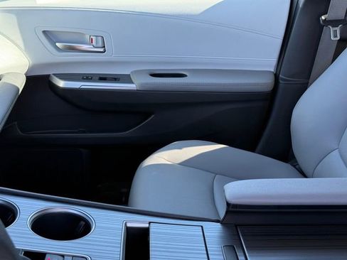 Used 2025 Toyota Sienna XLE image 12