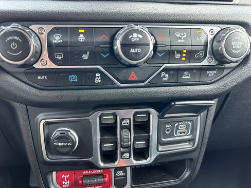 Used 2024 Jeep Wrangler Unlimited AWD/4WD image 30