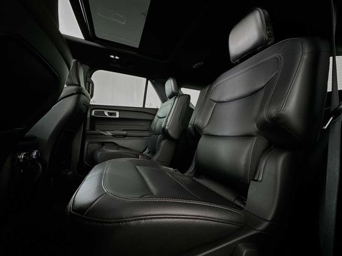 Used 2020 Ford Explorer XLT w/ Equipment Group 202A image 23