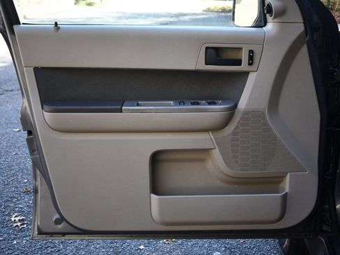 Used 2009 Ford Escape XLT image 13