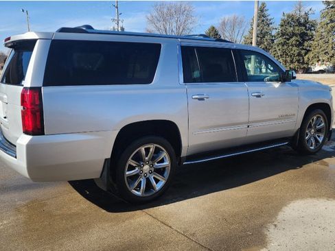 Used 2016 Chevrolet Suburban LTZ image 4