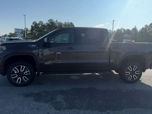 Used 2023 GMC Sierra 1500 AT4 w/ AT4 Premium Package AWD/4WD image 5