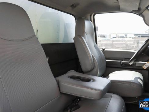 Used 2017 Ford F750 2WD Regular Cab Super Duty image 29