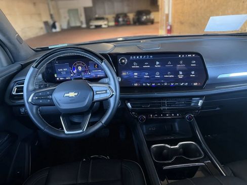Used 2025 Chevrolet Traverse High Country w/ LPO, Floor Liner Package AWD/4WD image 24