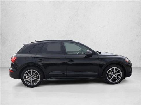 Used 2023 Audi Q5 e Prestige w/ Prestige Package AWD/4WD image 4
