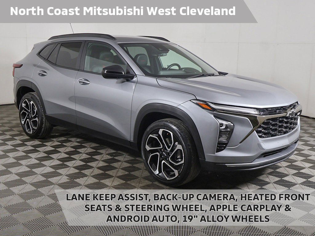 Used 2025 Chevrolet Trax RS FWD image 1