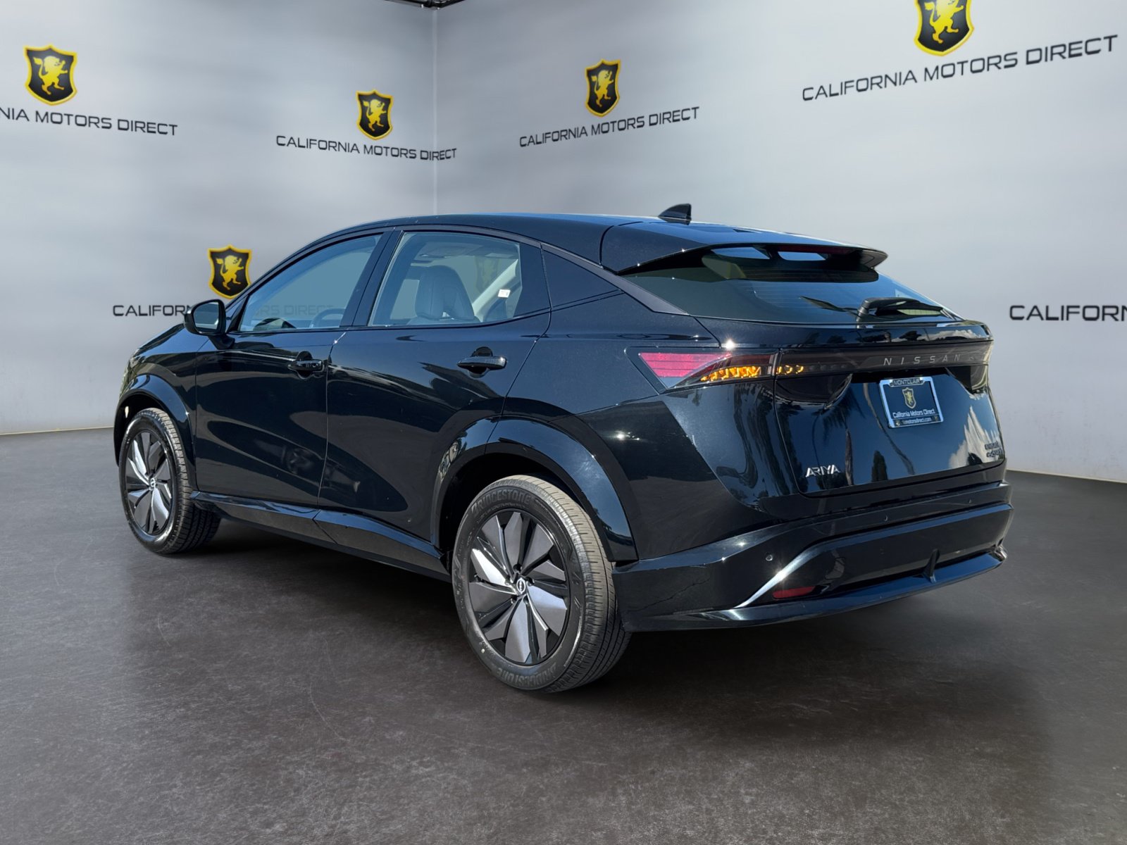 Used 2023 Nissan Ariya AWD image 3