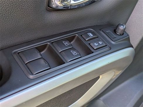 Used 2024 Nissan Titan SV w/ SV Convenience Package image 13