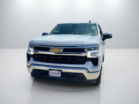 Used 2025 Chevrolet Silverado 1500 LT RWD image 2