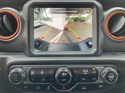 Used 2023 Jeep Gladiator Mojave w/ Cold Weather Group AWD/4WD image 20