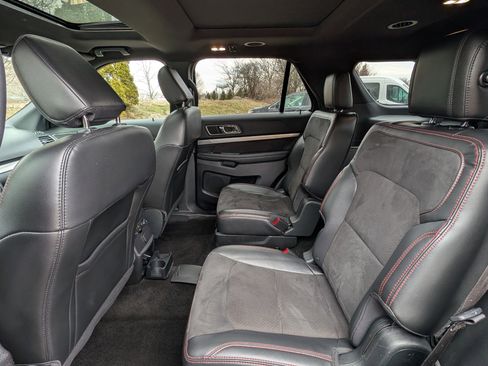 Used 2018 Ford Explorer XLT w/ Equipment Group 202A image 30