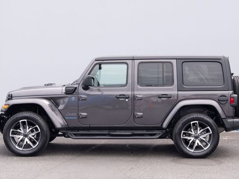 Used 2024 Jeep Wrangler Unlimited AWD/4WD image 23
