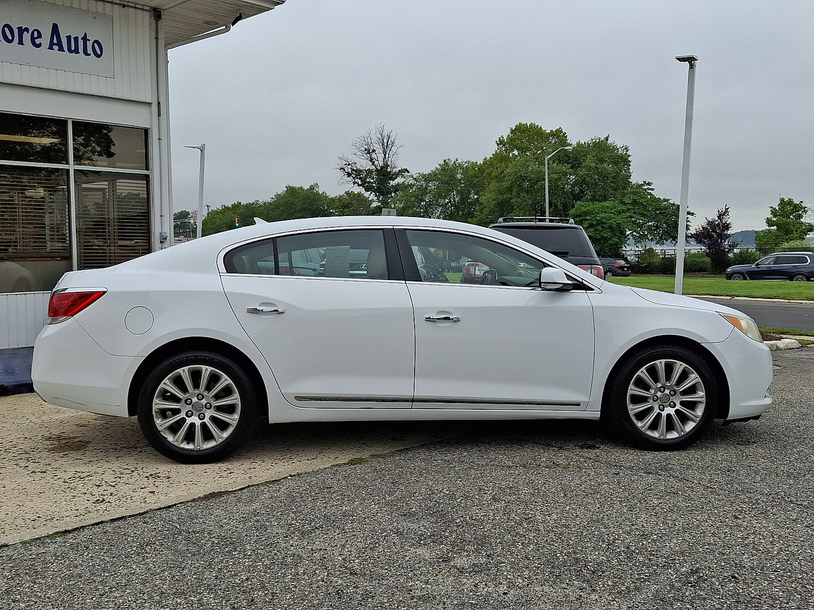 Used 2013 Buick LaCrosse Leather w/ Entertainment Package FWD image 7