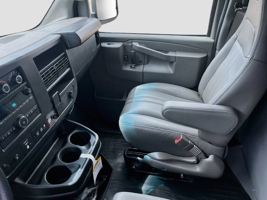 Used 2025 Chevrolet Express 3500 Extended w/ Driver Convenience Package RWD image 22