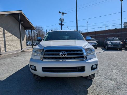 Used 2014 Toyota Sequoia Platinum image 2