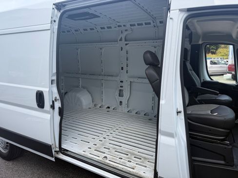 Used 2025 RAM ProMaster 2500 w/ Convenience Group image 10