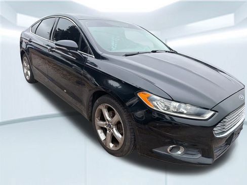 Used 2014 Ford Fusion SE w/ Equipment Group 202A image 2