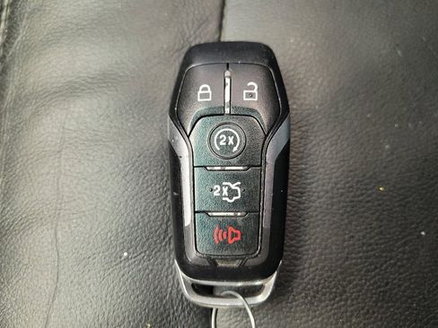 Used 2016 Ford Explorer XLT w/ Equipment Group 202A AWD/4WD image 32